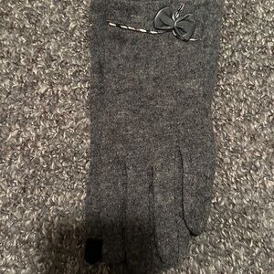 Brand new gray gloves with bow accent and finger pad for using mobile phones